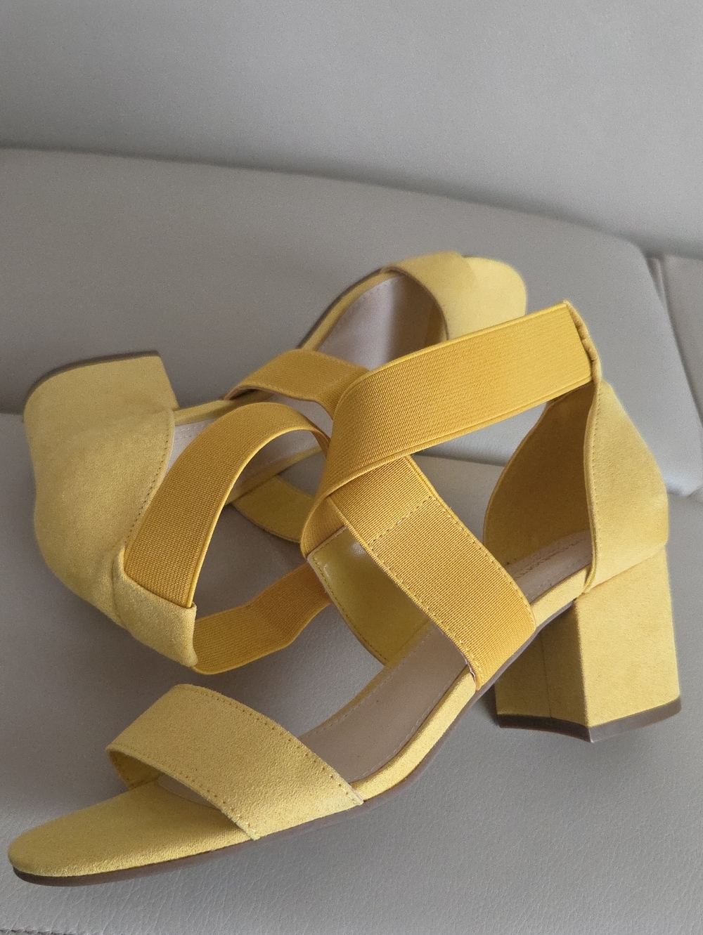 Liz Claiborne Yellow Crisscross Block Heel Sandals Size 9M